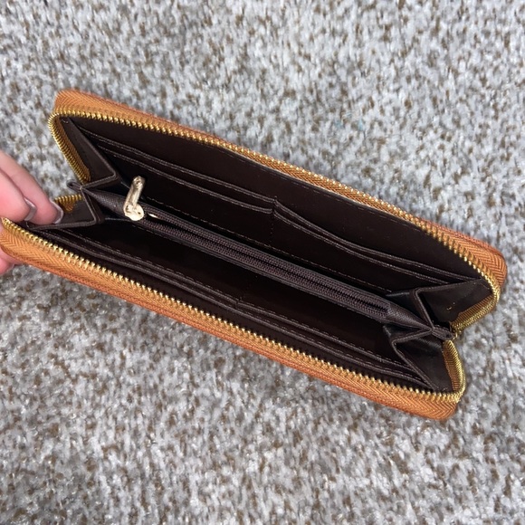 Brown Wallet - Picture 2 of 4